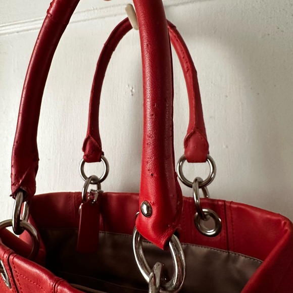 Vintage red leather COACH tote - Picture 9 of 15